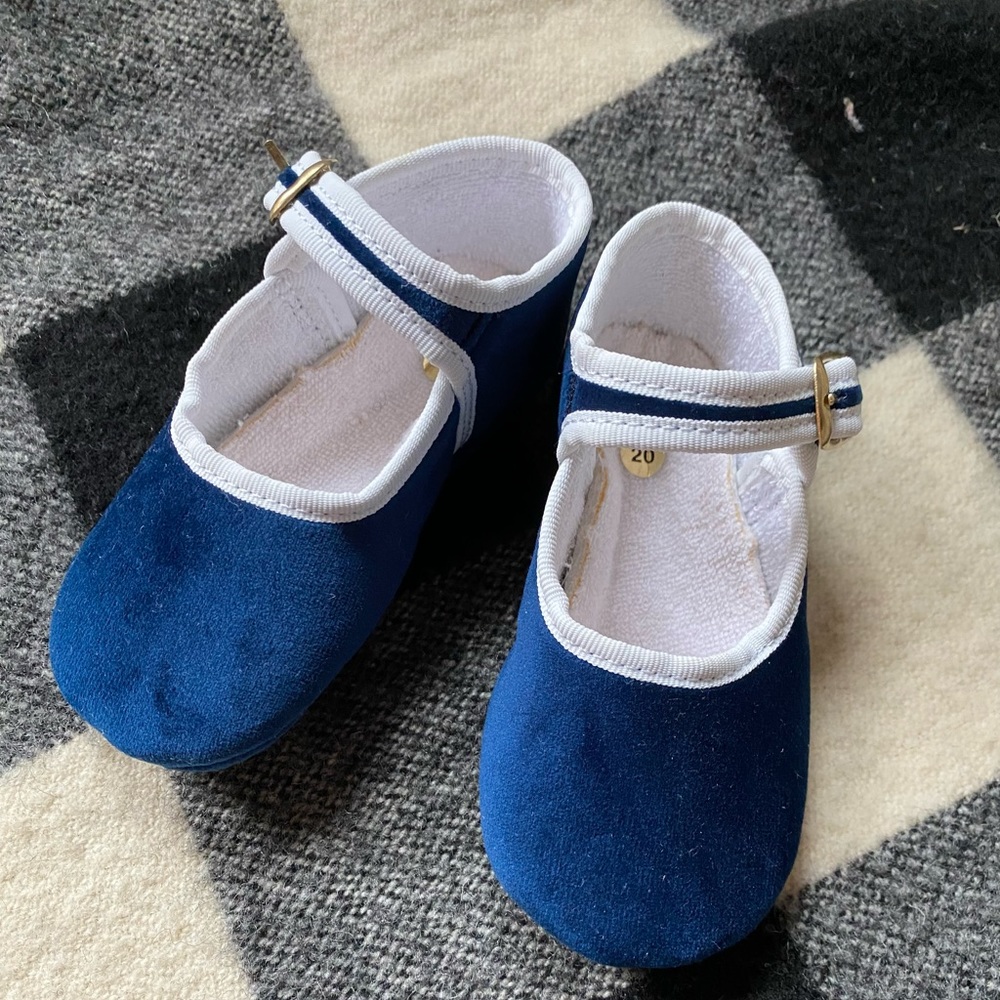 NWOT Venetian Slippers, size 20